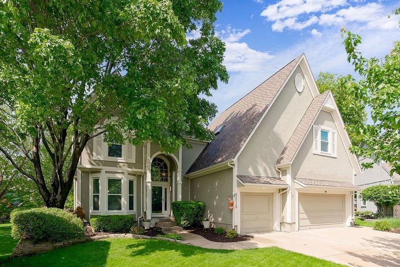 8215 129th Ter, Overland Park, KS 66213
