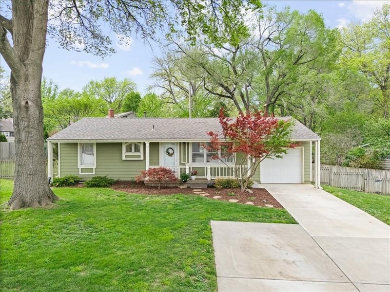 9036 Hemlock Dr, Overland Park, KS 66212