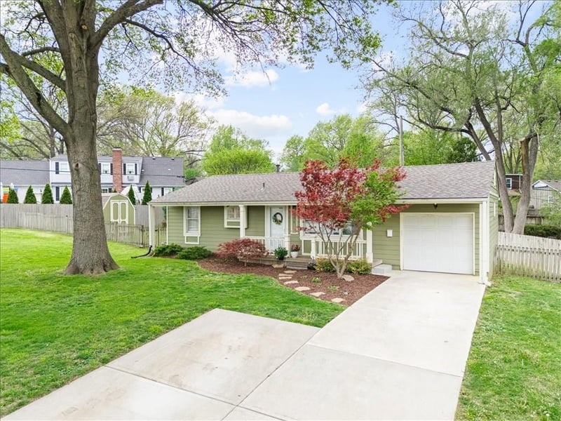 9036 Hemlock Dr, Overland Park, KS 66212