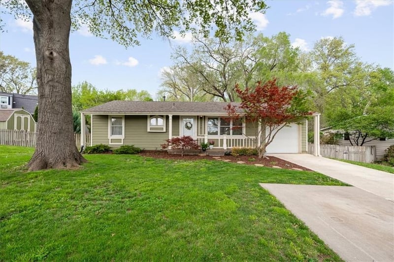 9036 Hemlock Dr, Overland Park, KS 66212