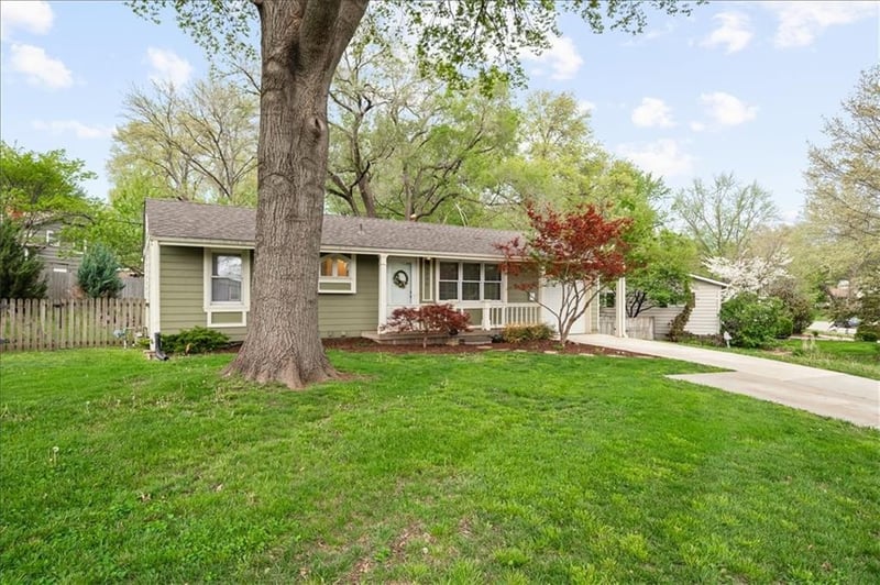 9036 Hemlock Dr, Overland Park, KS 66212