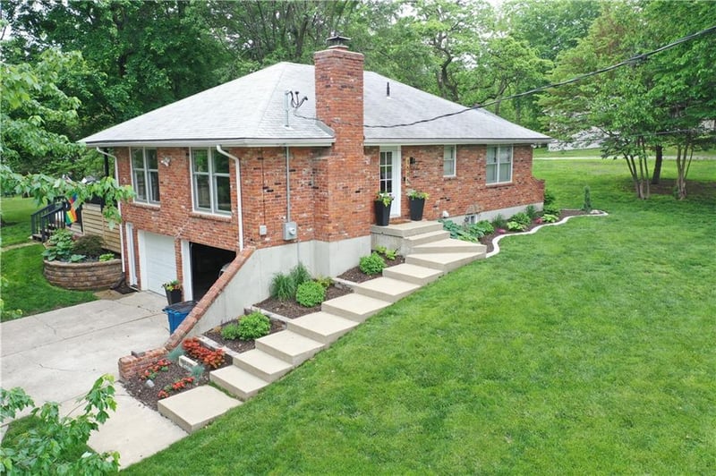 1505 70th Ter, Kansas City, MO 64118