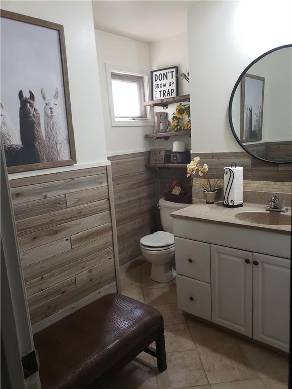 409 White Ridge Dr, Lee's Summit, MO 64081