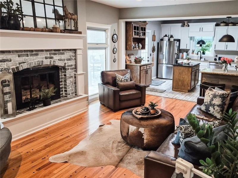 409 White Ridge Dr, Lee's Summit, MO 64081