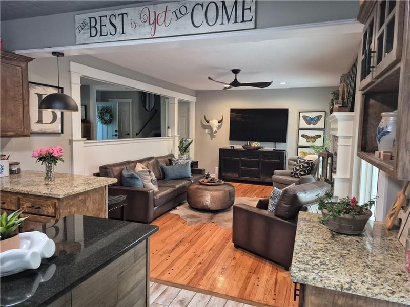 409 White Ridge Dr, Lee's Summit, MO 64081