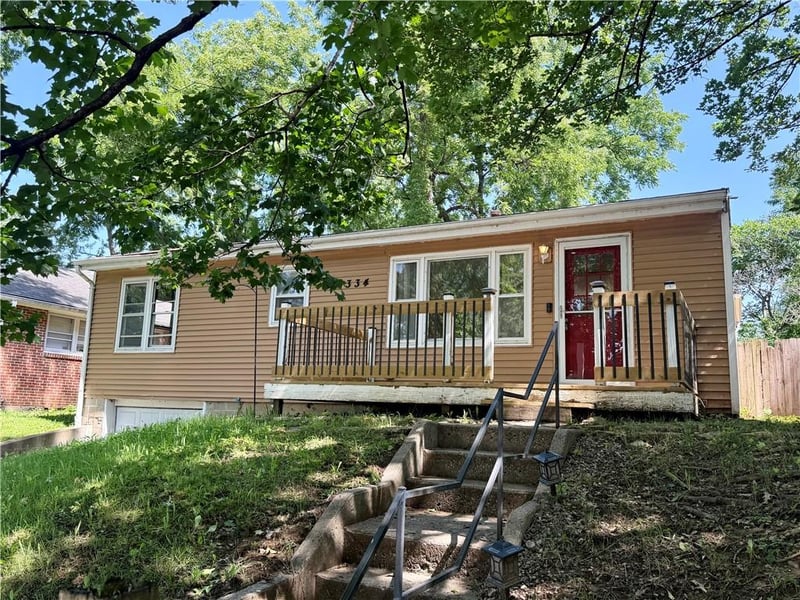 1334 Cheyenne St, Leavenworth, KS 66048