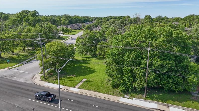 6760 W 151st St, Overland Park, KS 66223