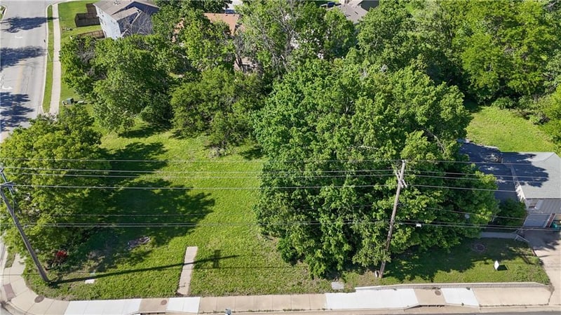 6760 W 151st St, Overland Park, KS 66223