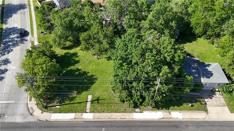 6760 W 151st St, Overland Park, KS 66223