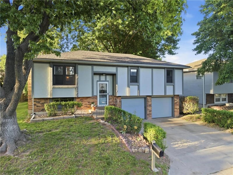 447 Trant St, Edwardsville, KS 66111
