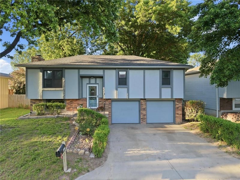 447 Trant St, Edwardsville, KS 66111