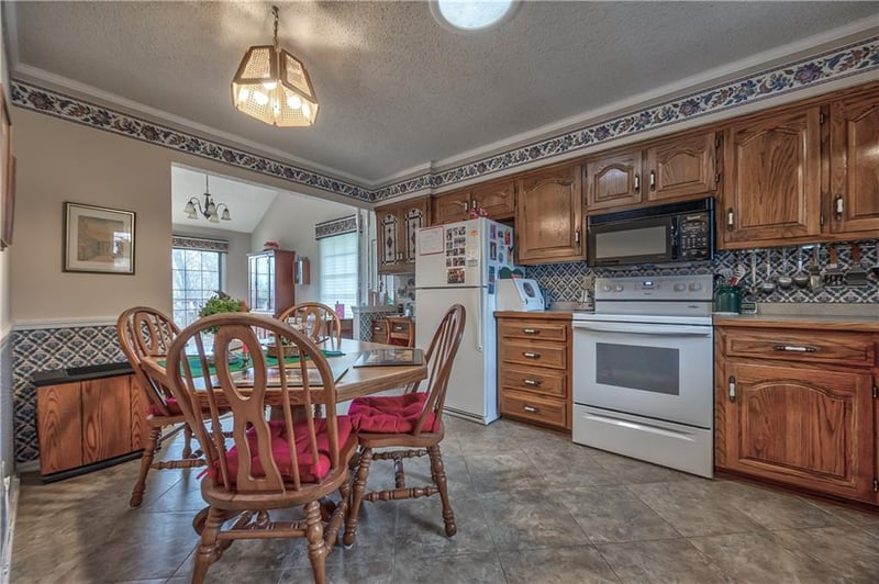7236 Mastin St, Shawnee, KS 66203