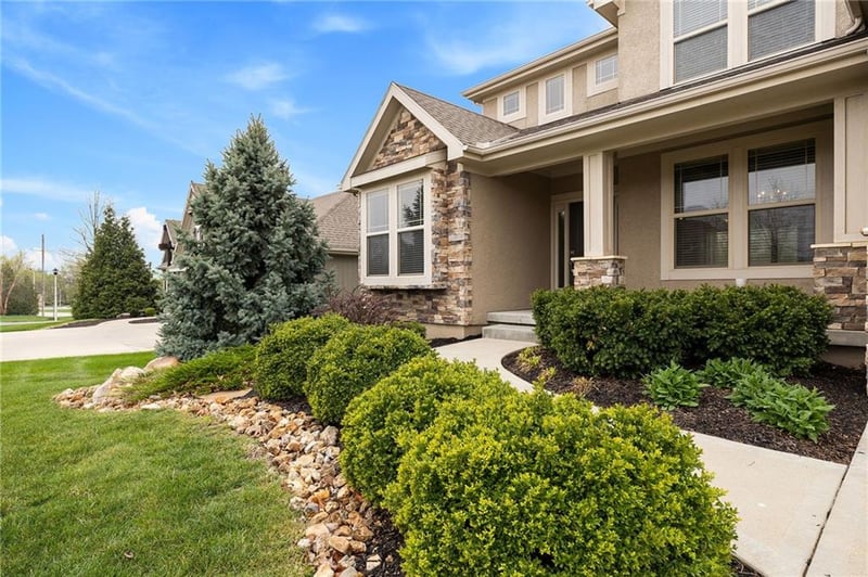 16424 Perry St, Overland Park, KS 66085