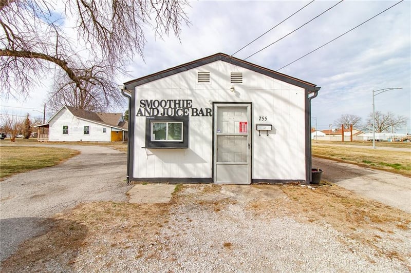 755 Clay St, Marshall, MO 65340