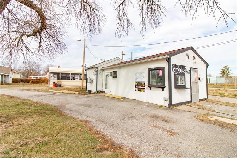 755 Clay St, Marshall, MO 65340