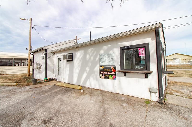 755 Clay St, Marshall, MO 65340