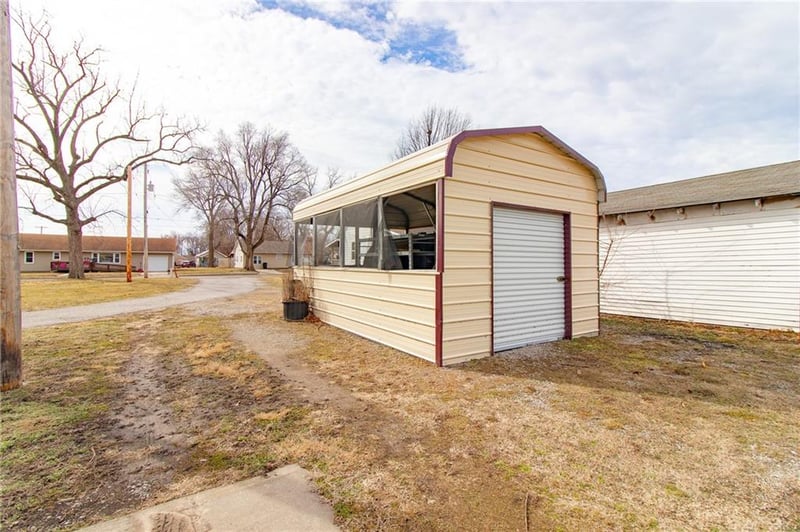 755 Clay St, Marshall, MO 65340