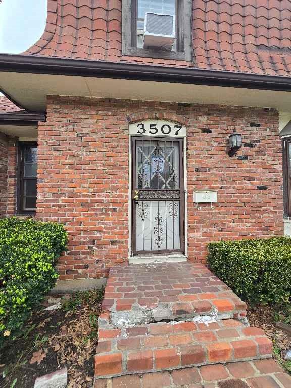 3507 Southern Hills Dr, Kansas City, MO 64137