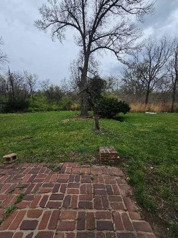 3507 Southern Hills Dr, Kansas City, MO 64137