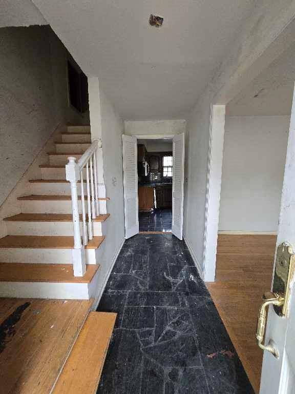 3507 Southern Hills Dr, Kansas City, MO 64137