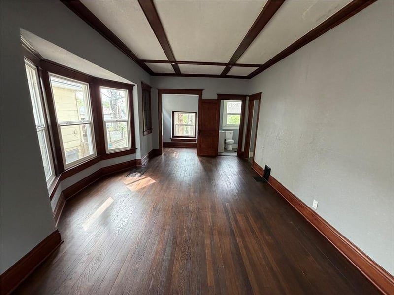 4102 Charlotte St, Kansas City, MO 64110