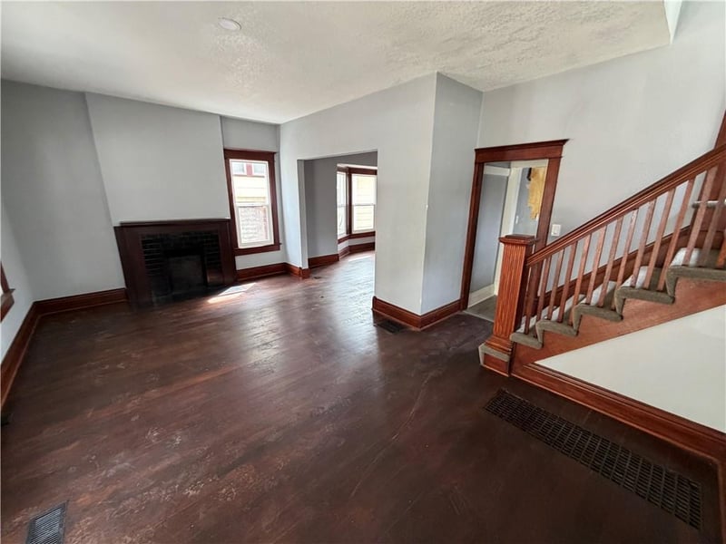 4102 Charlotte St, Kansas City, MO 64110