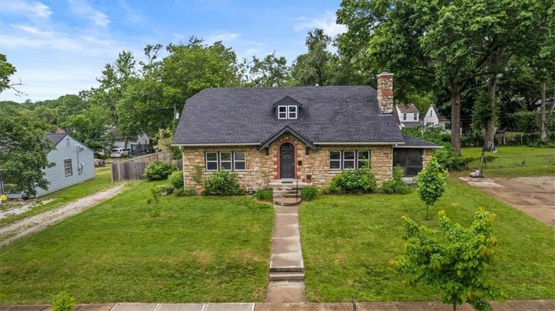 7426 Wayne Ave, Kansas City, MO 64131