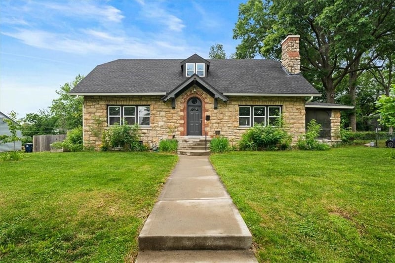7426 Wayne Ave, Kansas City, MO 64131