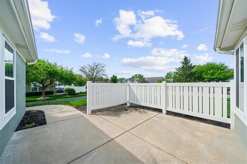 7127 Meadow View St, Shawnee, KS 66227