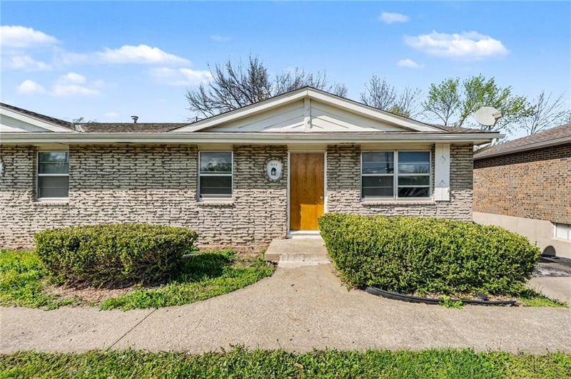 3520 72nd St, Kansas City, MO 64119