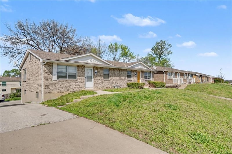 3520 72nd St, Kansas City, MO 64119