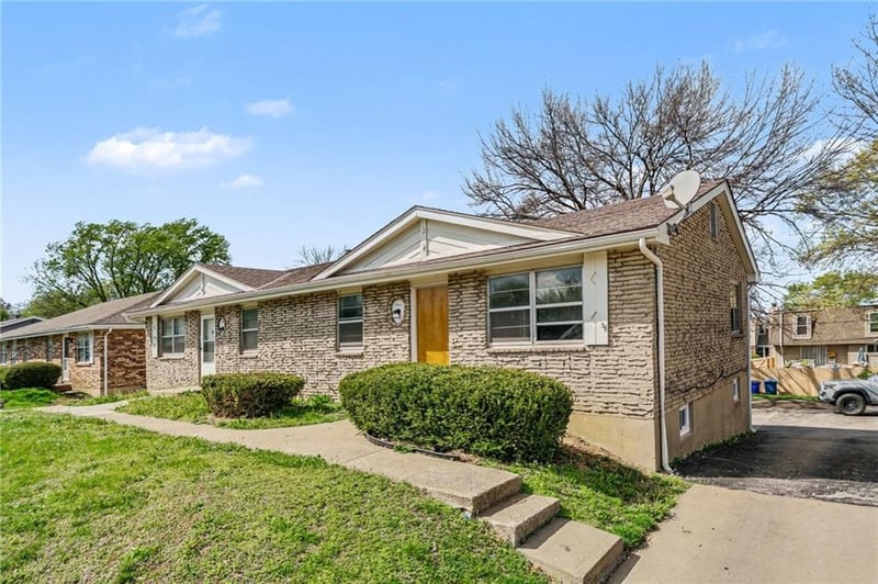 3520 72nd St, Kansas City, MO 64119