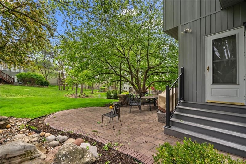 6015 Noreston St, Shawnee, KS 66218