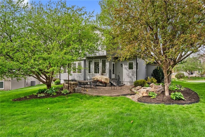 6015 Noreston St, Shawnee, KS 66218
