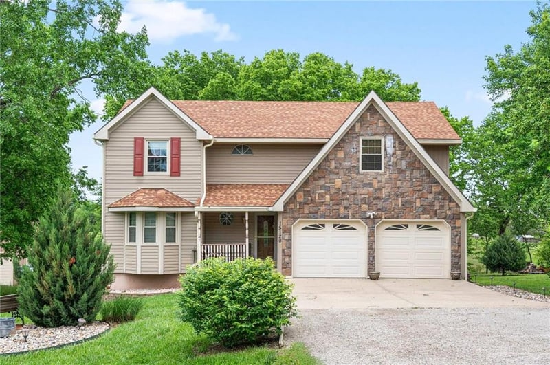 15120 Briarwood Dr, Basehor, KS 66007