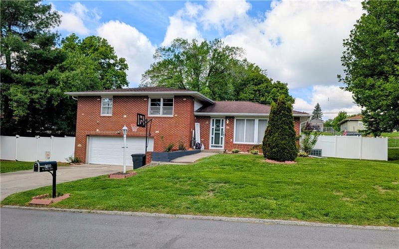 3410 Lantern Ln, St Joseph, MO 64506