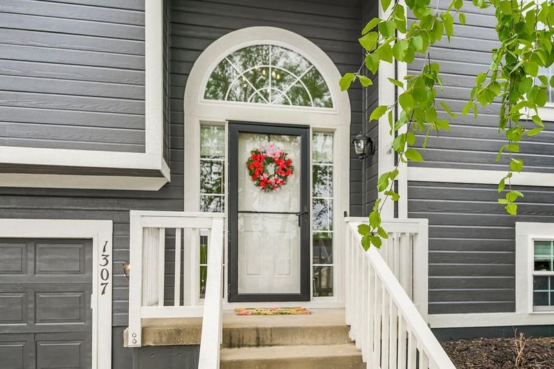 1307 Honeysuckle Ct, Liberty, MO 64068