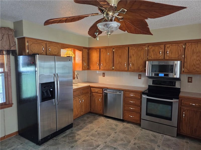 1404 SW 100th Rd, Holden, MO 64040