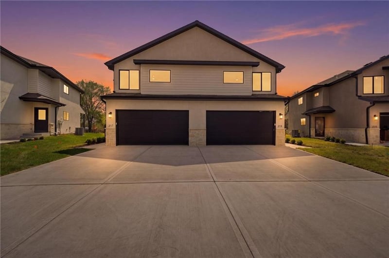 225 Orchard Ct, Lee's Summit, MO 64063
