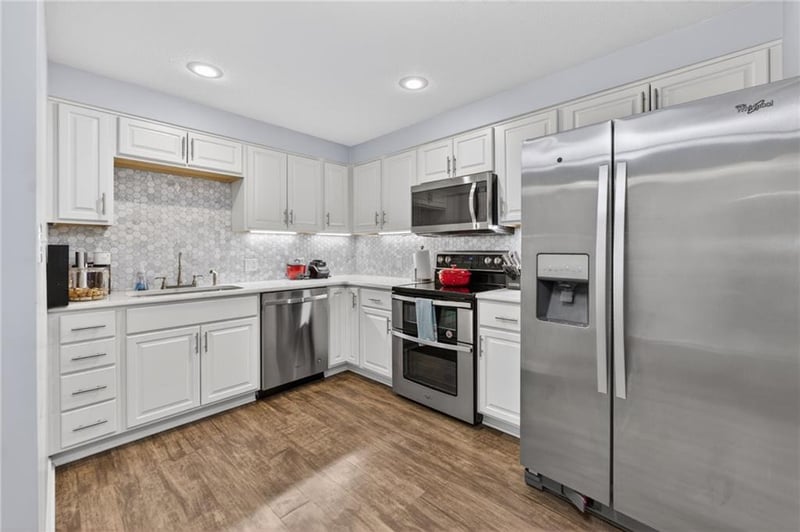 6719 Monticello Ter, Parkville, MO 64152
