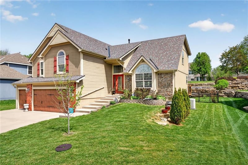 6719 Monticello Ter, Parkville, MO 64152