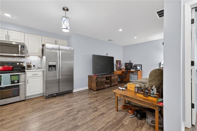 6719 Monticello Ter, Parkville, MO 64152