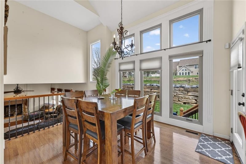 6719 Monticello Ter, Parkville, MO 64152