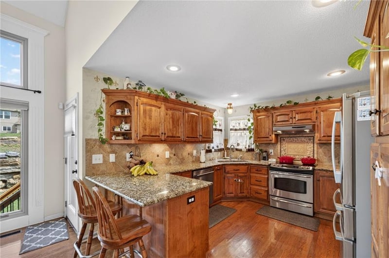 6719 Monticello Ter, Parkville, MO 64152