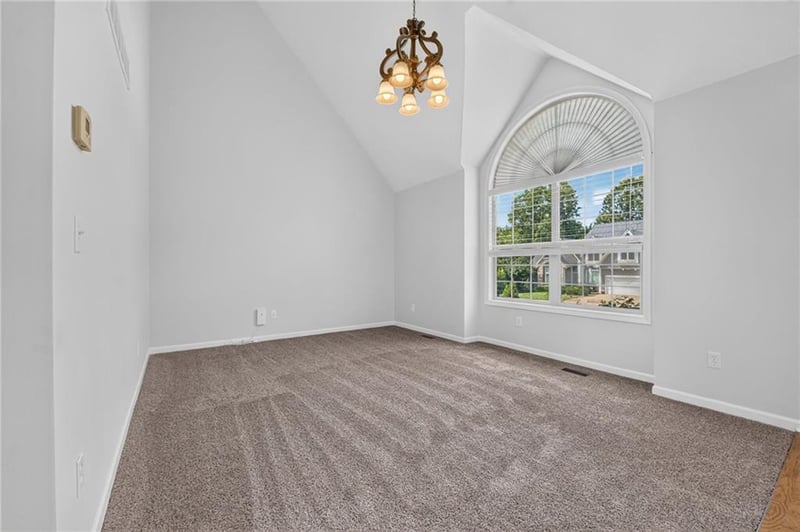 6719 NW Monticello Ter, Parkville, MO 64152