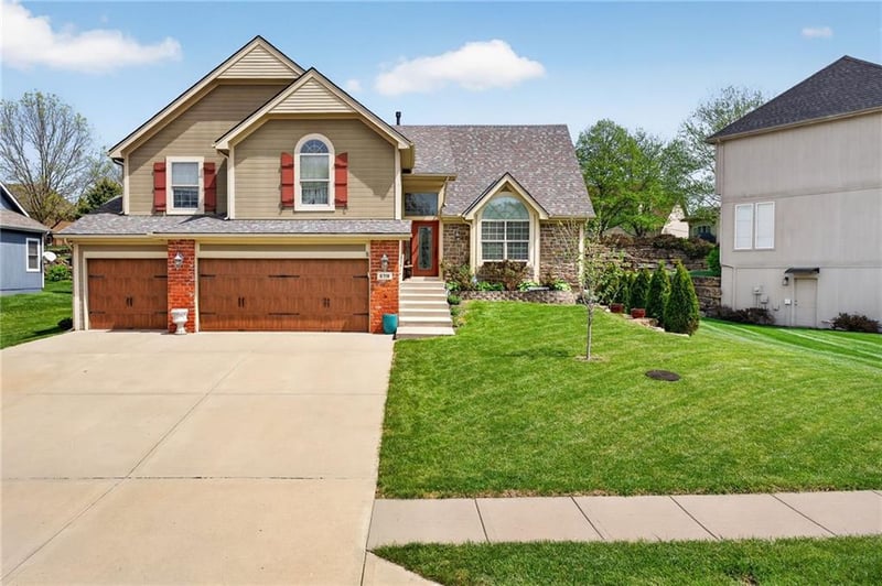 6719 Monticello Ter, Parkville, MO 64152