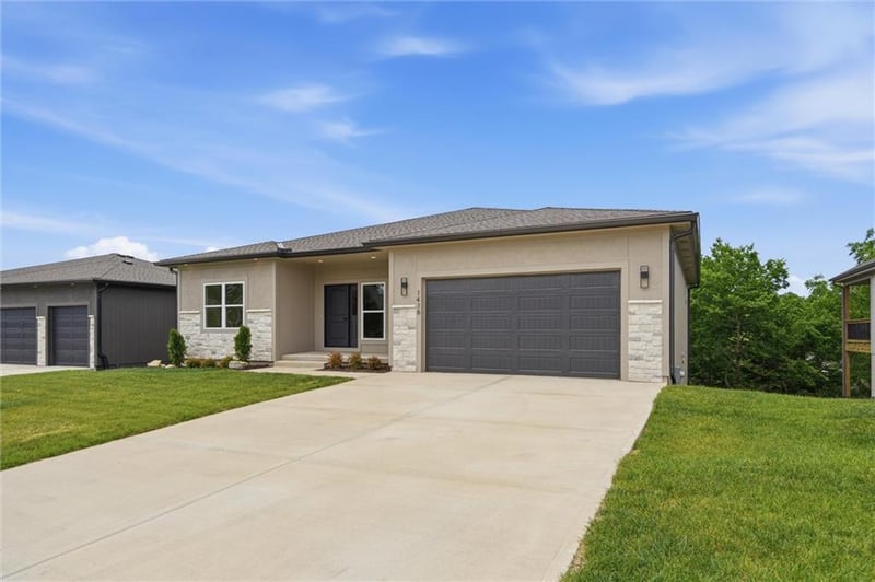 1416 Earnest Way, Lee's Summit, MO 64086