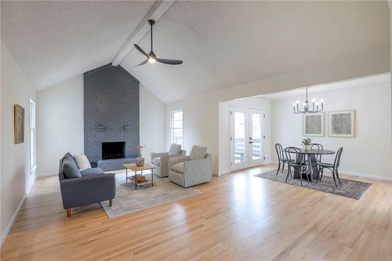 203 Crescent St, Lee's Summit, MO 64086