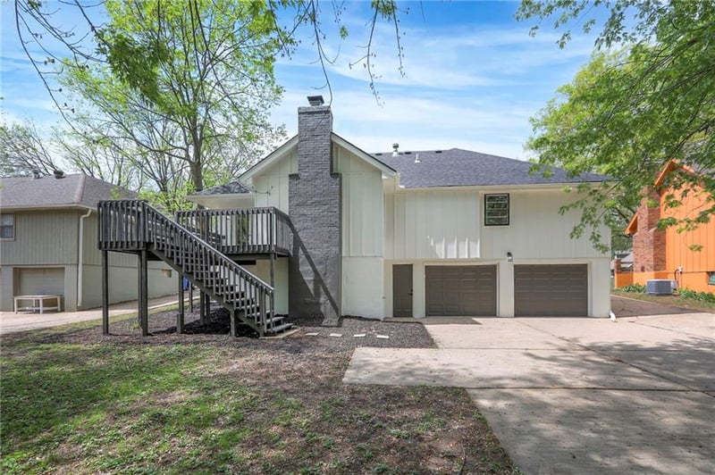 203 Crescent St, Lee's Summit, MO 64086