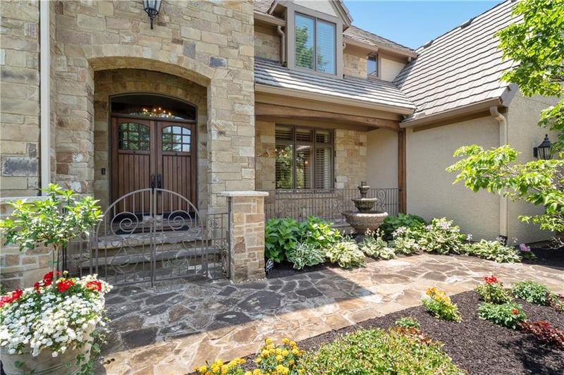 3701 140th St, Leawood, KS 66224